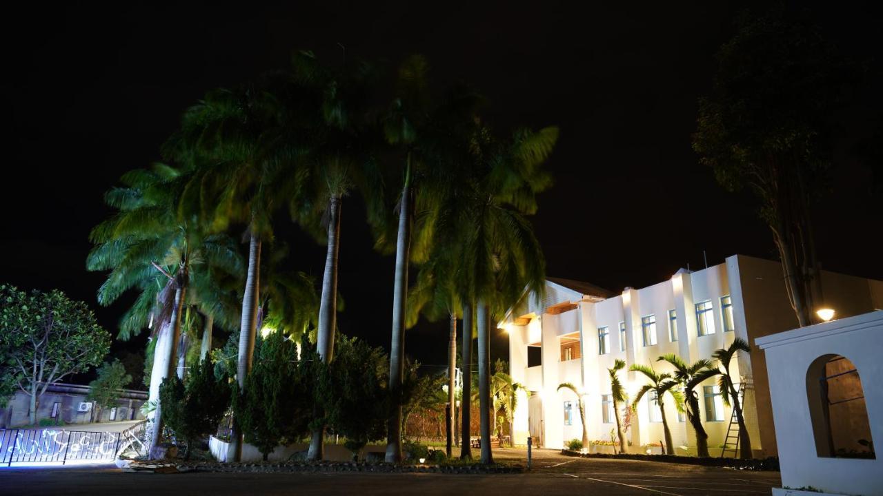 Super White Hotel T'ai-tung Exterior foto