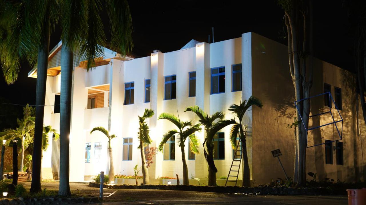 Super White Hotel T'ai-tung Exterior foto